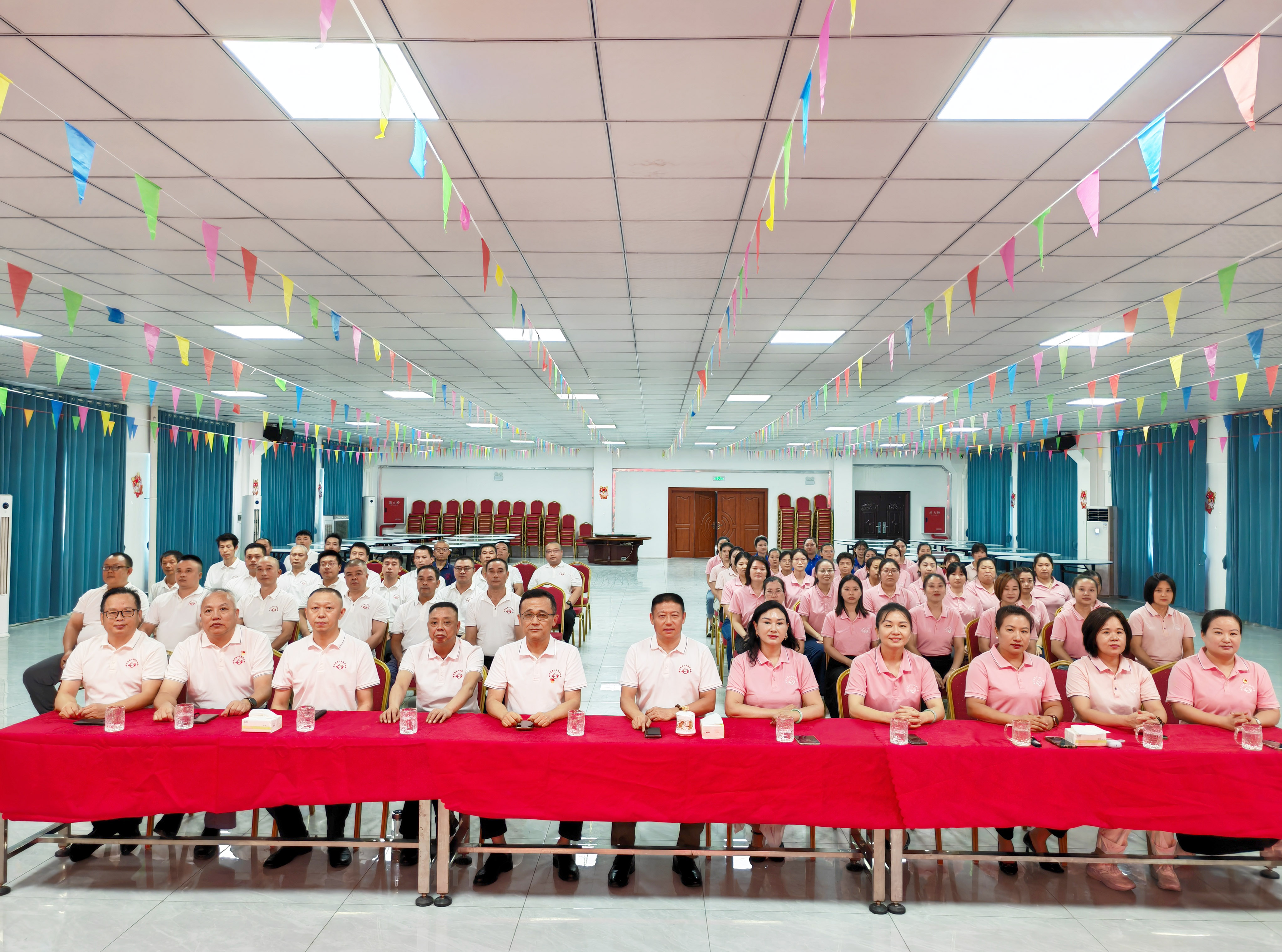 共观大阅兵 激扬爱国情｜观宇集团组织观看9·3大阅兵活动